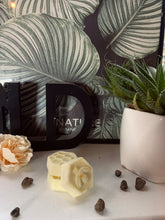Load image into Gallery viewer, Honeysuckle Wax Melt