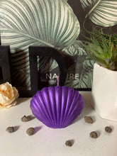 Load image into Gallery viewer, Large Clam Shell Candle (2 colours)
