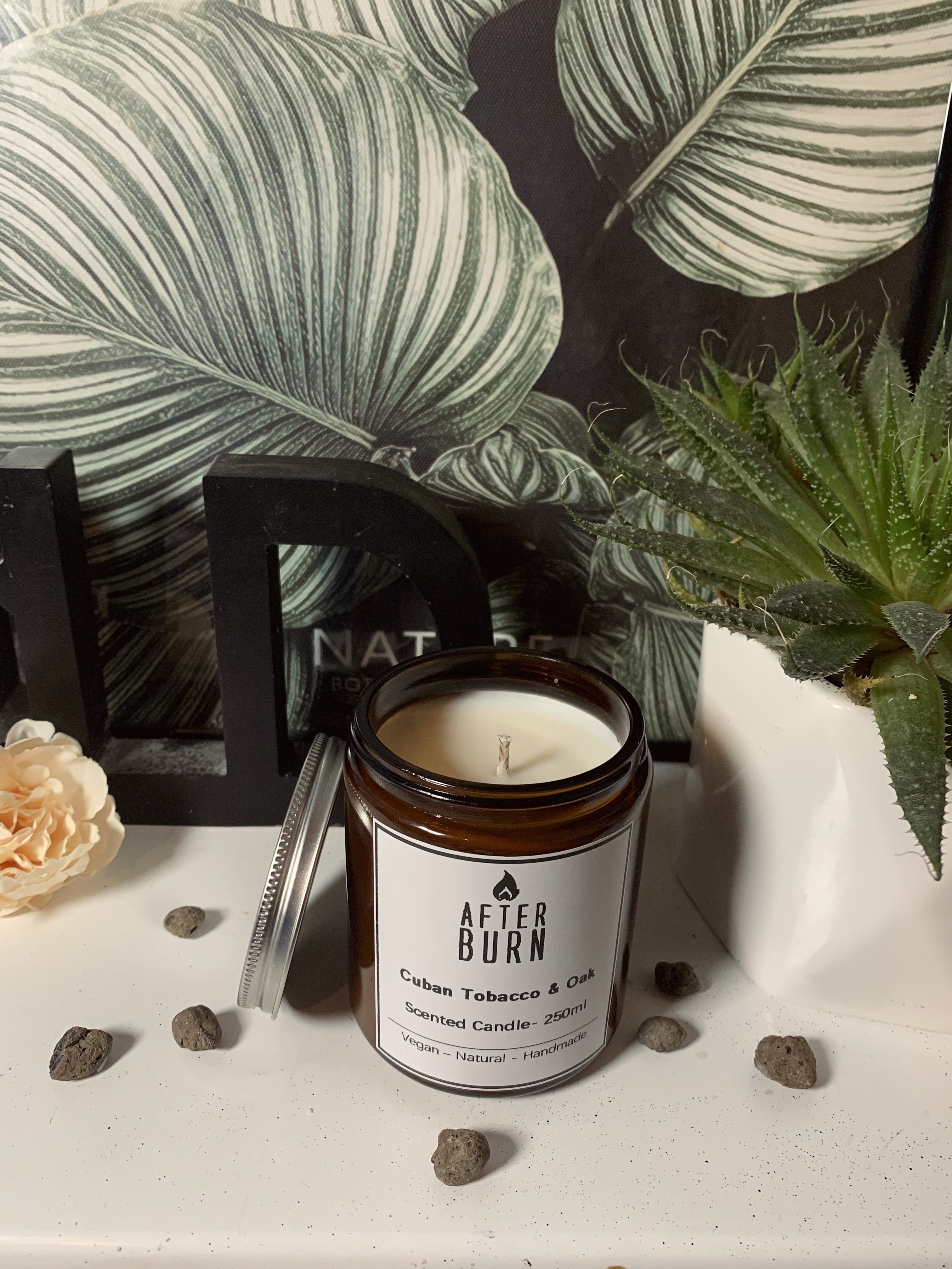 250ml Cuban Tobacco & Oak Scented Candle